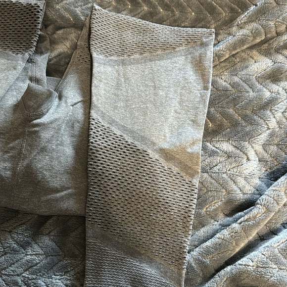Fabletics mesh leggings - Picture 3 of 3
